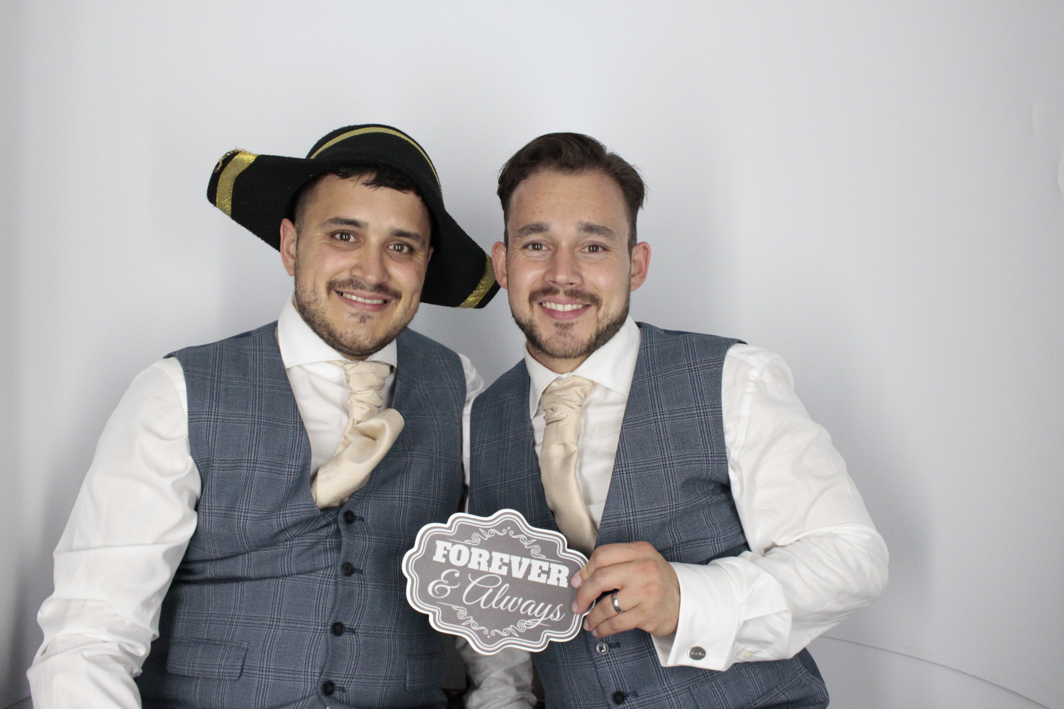 Emma & Karl's Wedding | View more photos from the event at gallery.myphotoboothexperience.co.uk/u/MyPhotoBoothExperienceLtd/Emma-Karls-Wedding
